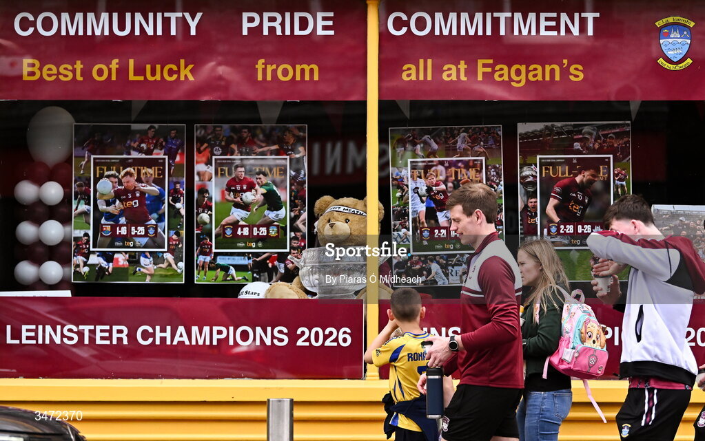 30 May 2026; Westmeath footballer John Heslin, centre, makes his way back to the team hotel after getting a coffee in Mullingar before the GAA Football All-Ireland Senior Championship Round 1 match between Westmeath and Cavan at TEG Cusack Park in Mullingar, Westmeath. Photo by Piaras Ó Mídheach/Sportsfile