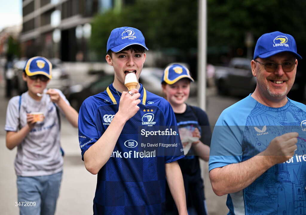 30 May 2026; Leinster supporters enjoy an ice cream as they make their way to the stadium before the United Rugby Championship quarter-final match between Leinster and Lions at the Aviva Stadium in Dublin. Photo by David Fitzgerald/Sportsfile