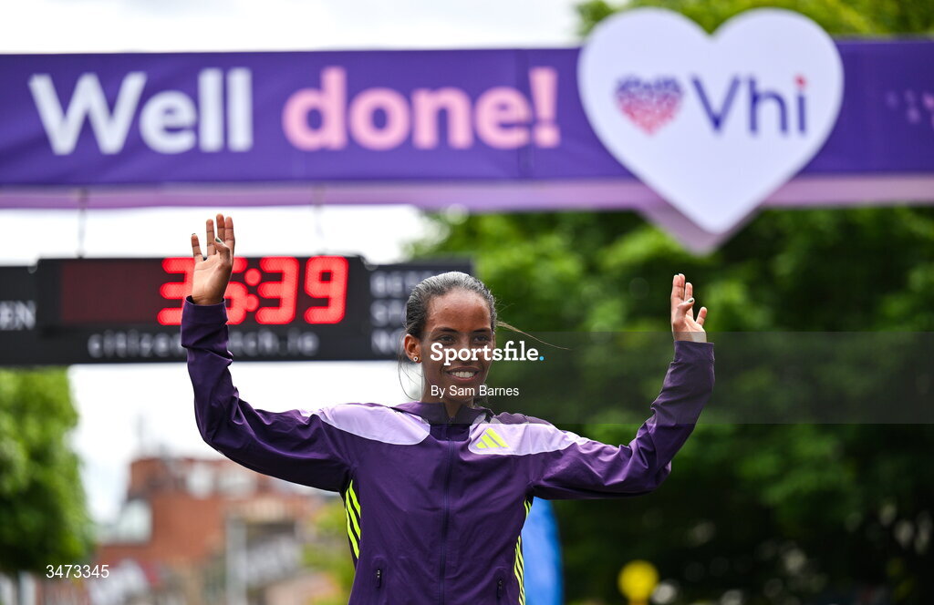 31 May 2026; Chaltu Dida celebrates winning the 2026 Vhi Women’s Mini Marathon. Almost 30,000 women from all over the country took to the streets of Dublin to run, walk and jog the 10km route, raising much needed funds for hundreds of charities around the country. www.vhiwomensminimarathon.ie. Photo by Sam Barnes/Sportsfile