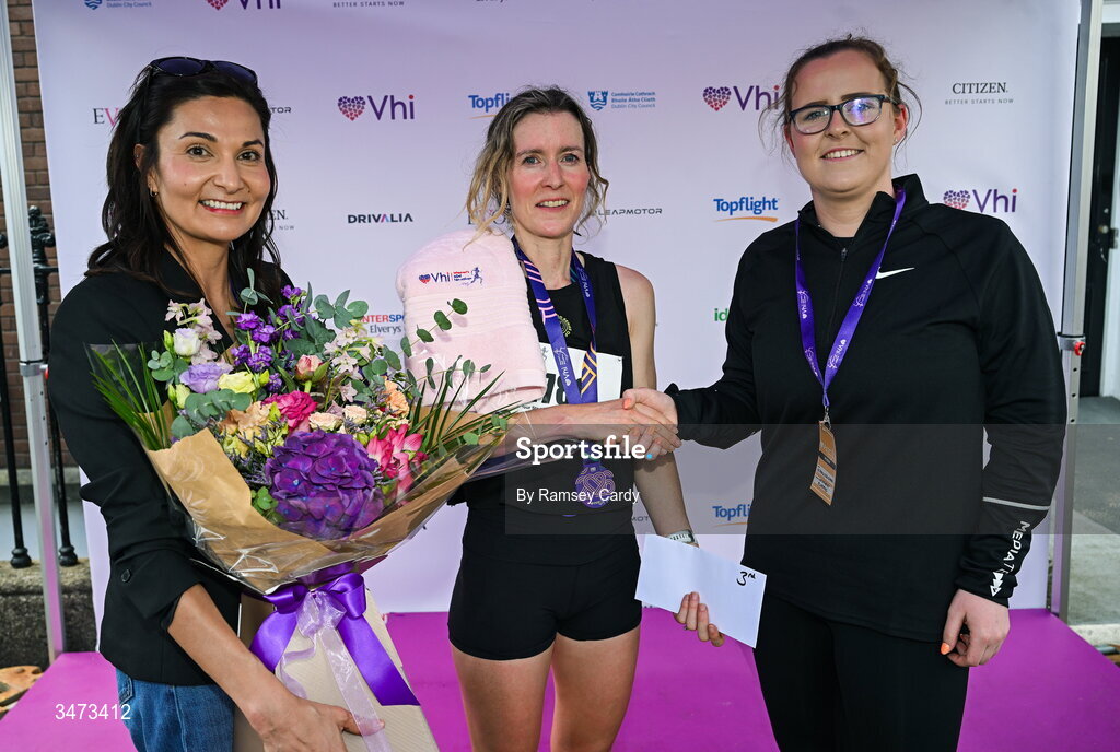 31 May 2026; Third place finisher Ide Nic Dhomhnaill with Niamh Maughan, Intersport Elverys, right, Cynthia O’Neill, DSD AC Chairperson, during the 2026 Vhi Women’s Mini Marathon. Almost 30,000 women from all over the country took to the streets of Dublin to run, walk and jog the 10km route, raising much needed funds for hundreds of charities around the country. www.vhiwomensminimarathon.ie. Photo by Ramsey Cardy/Sportsfile