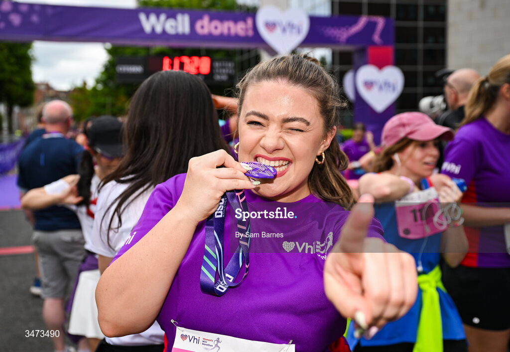 31 May 2026; VHI ambassador Clóda Scanlon celebrates with her medal after the 2026 Vhi Women’s Mini Marathon. Almost 30,000 women from all over the country took to the streets of Dublin to run, walk and jog the 10km route, raising much needed funds for hundreds of charities around the country. www.vhiwomensminimarathon.ie. Photo by Sam Barnes/Sportsfile