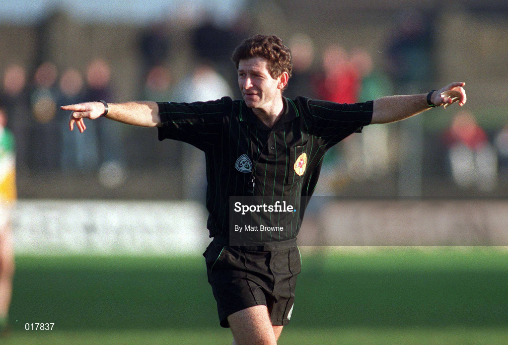29 November 1998; Referee Brian White during the Church & General National Football League Division 1A match between Offaly and Dublin at O'Connor Park in Tullamore. Photo by Matt Browne/Sportsfile