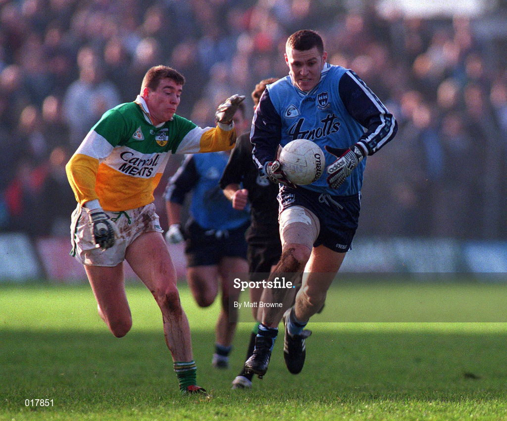 29 November 1998; Ciaran Whelan of Dublin in action against Ciaran McManus of Offaly during the Church & General National Football League Division 1A match between Offaly and Dublin at O'Connor Park in Tullamore. Photo by Matt Browne/Sportsfile
