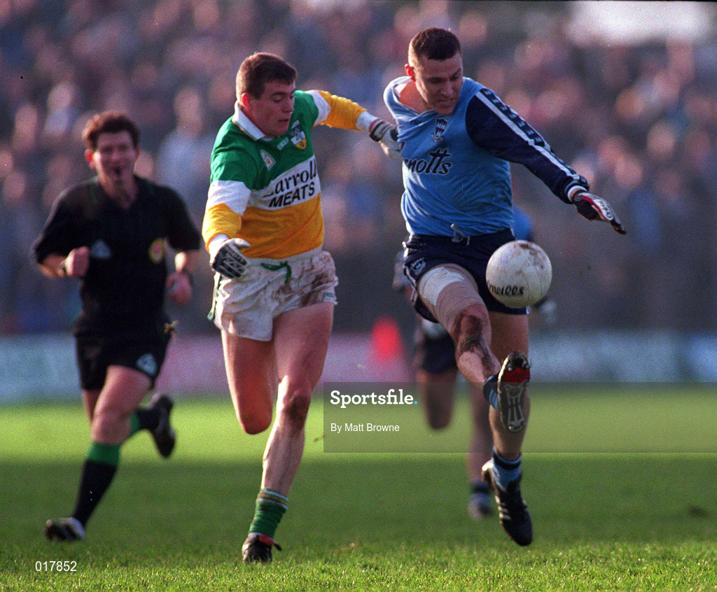 29 November 1998; Ciaran Whelan of Dublin in action against Ciaran McManus of Offaly during the Church & General National Football League Division 1A match between Offaly and Dublin at O'Connor Park in Tullamore. Photo by Matt Browne/Sportsfile