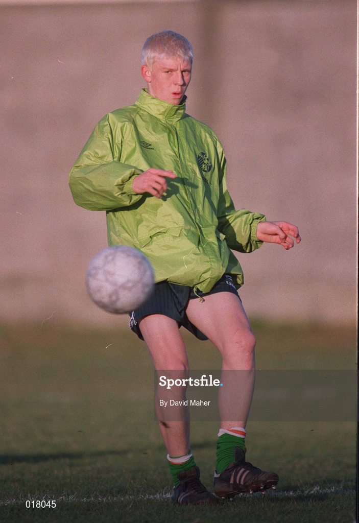 21 January 1999; Glen Fitzpatrick during a Republic of Ireland U17's training session at St. Fintans School in Sutton, Dublin. Photo by David Maher/Sportsfile