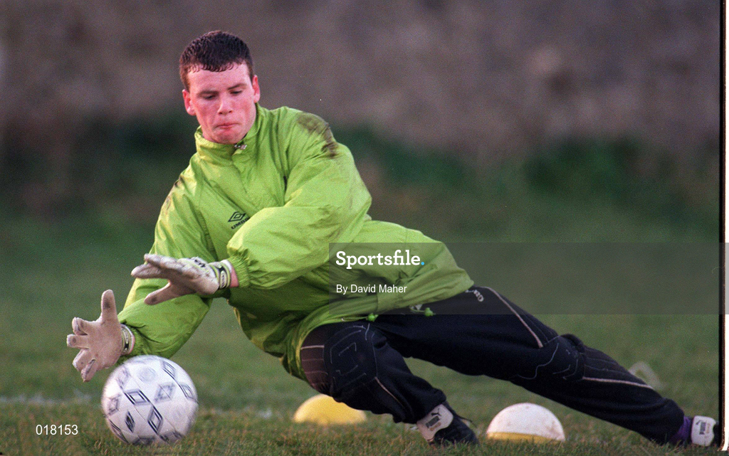 21 January 1999; Joe Murphy during a Republic of Ireland U17's training session at St. Fintans School in Sutton, Dublin. Photo by David Maher/Sportsfile