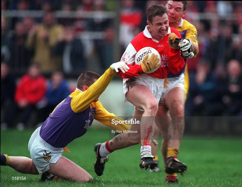31 January 1999; Joe Murphy of Éire Og is tackled by Maurice Leahy of Kilmacud Crokes during the AIB Leinster Club Football Championship Final 2nd Replay match between Éire Og and Kilmacud Crokes at St Conleths Park in Newbridge, Kildare. Photo by Ray McManus/Sportsfile