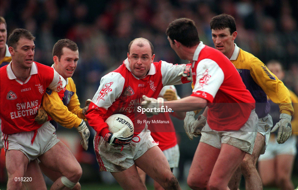 31 January 1999; Leo Turley of Éire Og, centre, during the AIB Leinster Club Football Championship Final 2nd Replay match between Éire Og and Kilmacud Crokes at St Conleths Park in Newbridge, Kildare. Photo by Ray McManus/Sportsfile