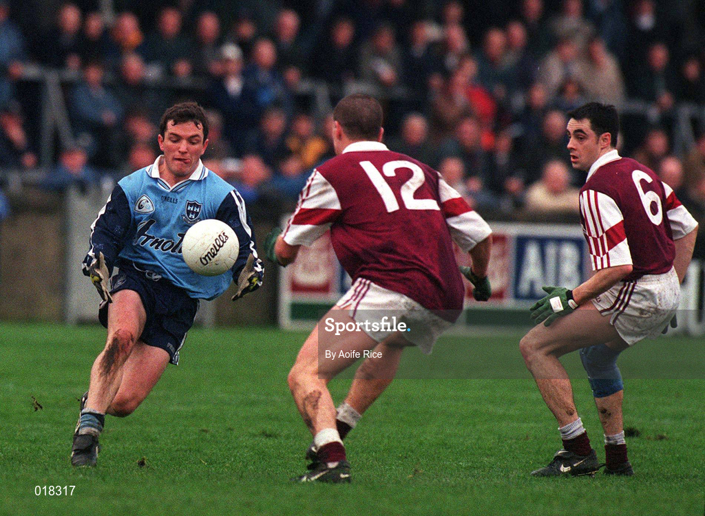 30 January 1999; Niall O'Donoghue of Dublin in action against Shane Colleary, left, and Kieran Ryan of Westmeath during the O'Byrne Cup Semi-Final match between Dublin and Westmeath at Parnell Park in Dublin. Photo by Aoife Rice/Sportsfile