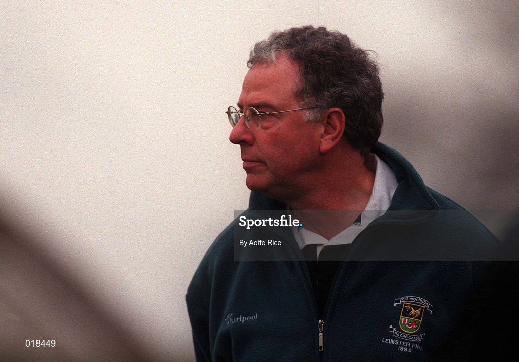 31 January 1999; Kilmacud Crokes Manager Robbie Kelleher looks on during the AIB Leinster Club Football Championship Final 2nd Replay match between Éire Og and Kilmacud Crokes at St Conleths Park in Newbridge, Kildare. Photo by Aoife Rice/Sportsfile