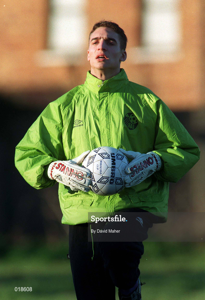 21 January 1999; Wesdie Abdelaziz during a Republic of Ireland U17's training session at St. Fintans School in Sutton, Dublin. Photo by David Maher/Sportsfile