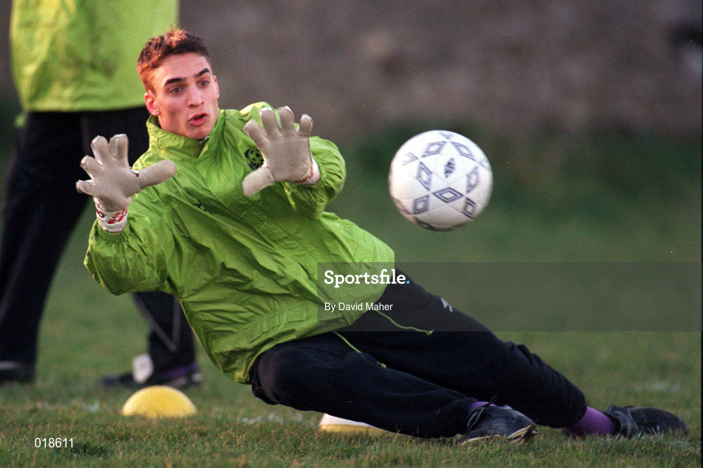 21 January 1999; Wesdie Abdelaziz during a Republic of Ireland U17's training session at St. Fintans School in Sutton, Dublin. Photo by David Maher/Sportsfile