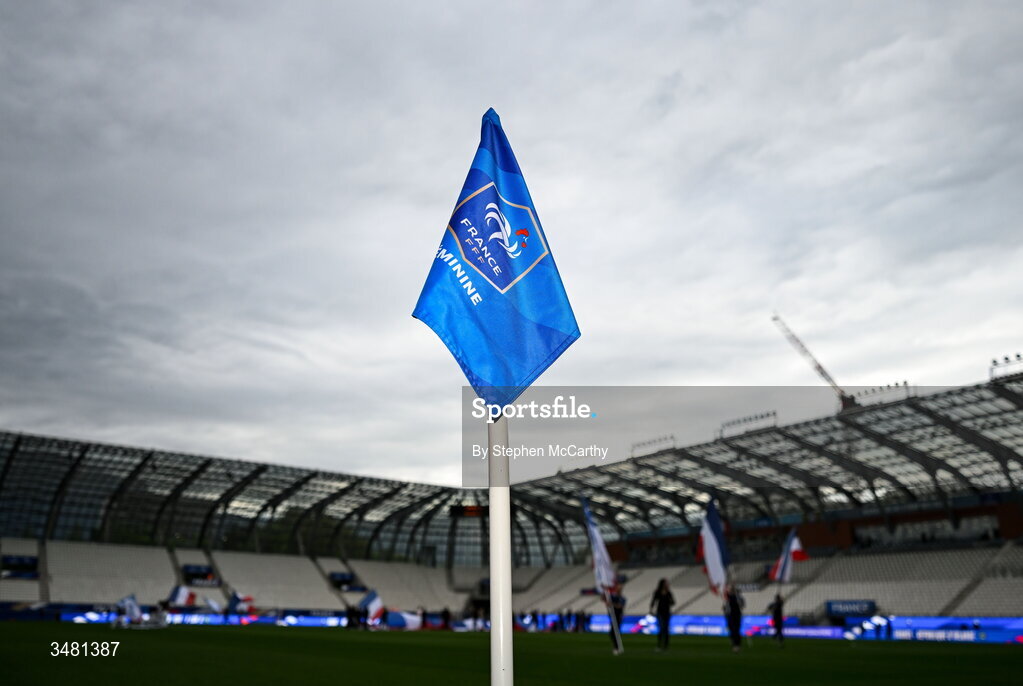 9 June 2026; A general view of a corner flag before the 2027 FIFA Women’s World Cup Qualifier match between France and Republic of Ireland at Stade des Alpes in Grenoble, France. Photo by Stephen McCarthy/Sportsfile