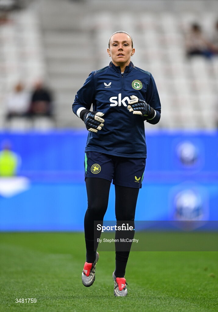 9 June 2026; Republic of Ireland goalkeeper Grace Moloney warms up before the 2027 FIFA Women’s World Cup Qualifier match between France and Republic of Ireland at Stade des Alpes in Grenoble, France. Photo by Stephen McCarthy/Sportsfile