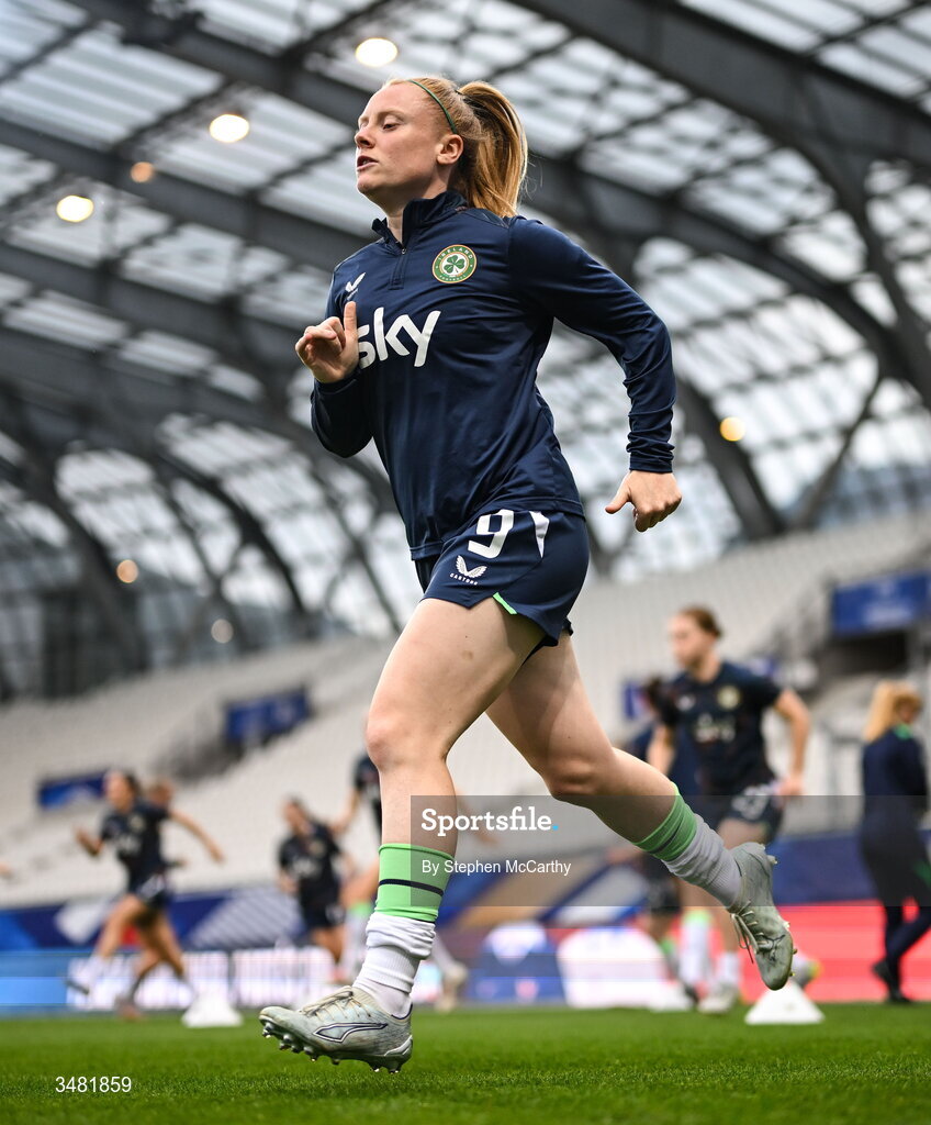 9 June 2026; Amber Barrett of Republic of Ireland warms up before the 2027 FIFA Women’s World Cup Qualifier match between France and Republic of Ireland at Stade des Alpes in Grenoble, France. Photo by Stephen McCarthy/Sportsfile