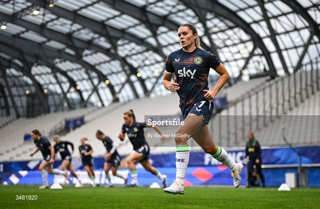 9 June 2026; Jamie Finn of Republic of Ireland warms up before the 2027 FIFA Women’s World Cup Qualifier match between France and Republic of Ireland at Stade des Alpes in Grenoble, France. Photo by Stephen McCarthy/Sportsfile