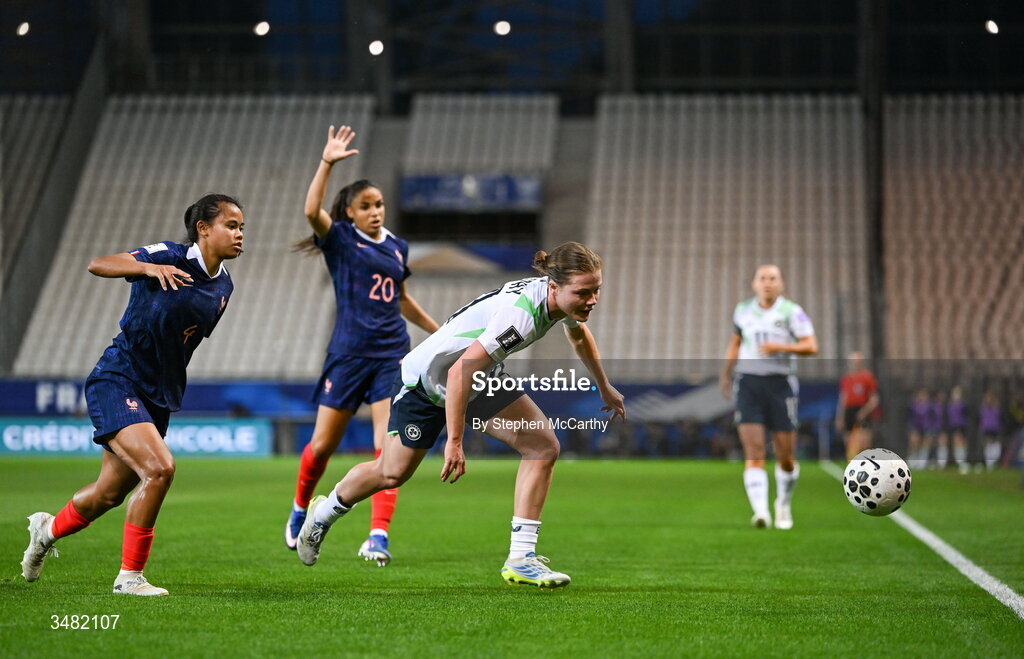 9 June 2026; Emily Murphy of Republic of Ireland in action against Alice Sombath, left, and Delphine Cascarino, centre, of France during the 2027 FIFA Women’s World Cup Qualifier match between France and Republic of Ireland at Stade des Alpes in Grenoble, France. Photo by Stephen McCarthy/Sportsfile