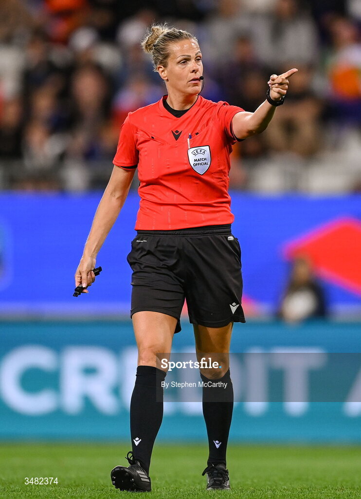 9 June 2026; Referee Désirée Blanco during the 2027 FIFA Women’s World Cup Qualifier match between France and Republic of Ireland at Stade des Alpes in Grenoble, France. Photo by Stephen McCarthy/Sportsfile