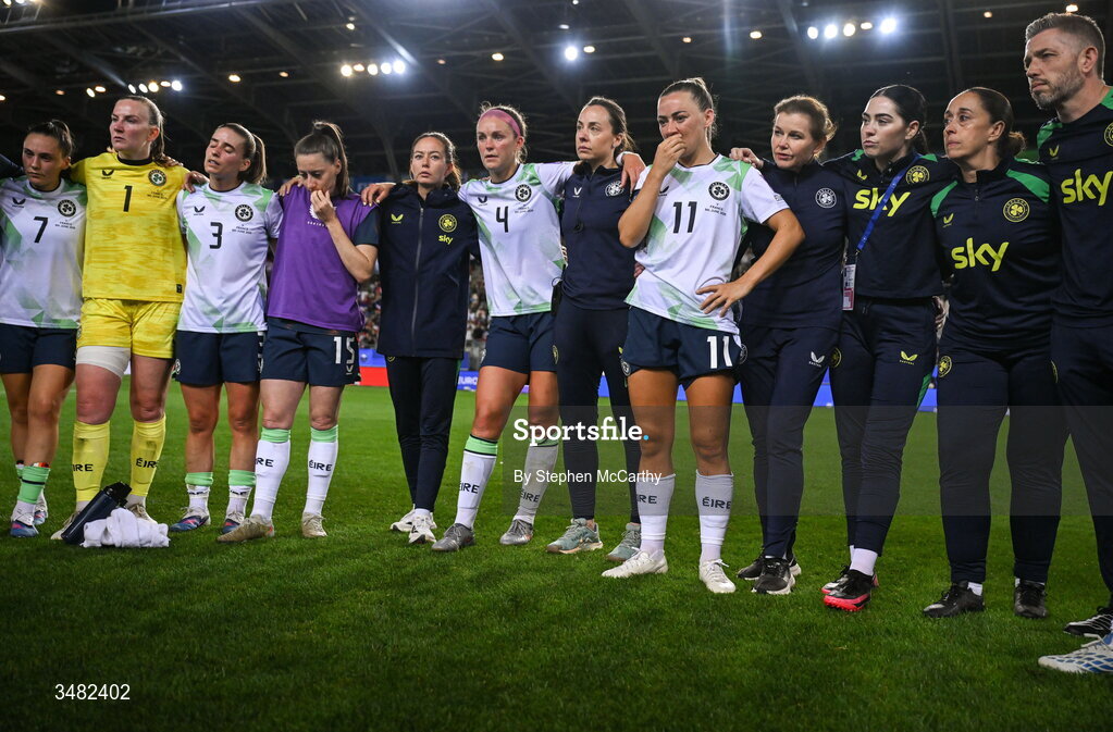 9 June 2026; Players and staff from the Republic of Ireland team in the huddle after the 2027 FIFA Women’s World Cup Qualifier match between France and Republic of Ireland at Stade des Alpes in Grenoble, France. Photo by Stephen McCarthy/Sportsfile