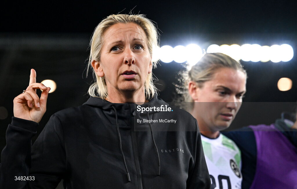 9 June 2026; Republic of Ireland head coach Carla Ward speaks to her team after the 2027 FIFA Women’s World Cup Qualifier match between France and Republic of Ireland at Stade des Alpes in Grenoble, France. Photo by Stephen McCarthy/Sportsfile