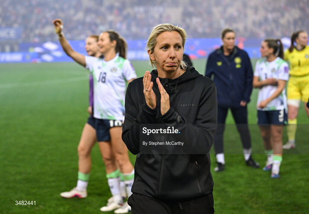 9 June 2026; Republic of Ireland head coach Carla Ward acknowledges her side's supporters after the 2027 FIFA Women’s World Cup Qualifier match between France and Republic of Ireland at Stade des Alpes in Grenoble, France. Photo by Stephen McCarthy/Sportsfile