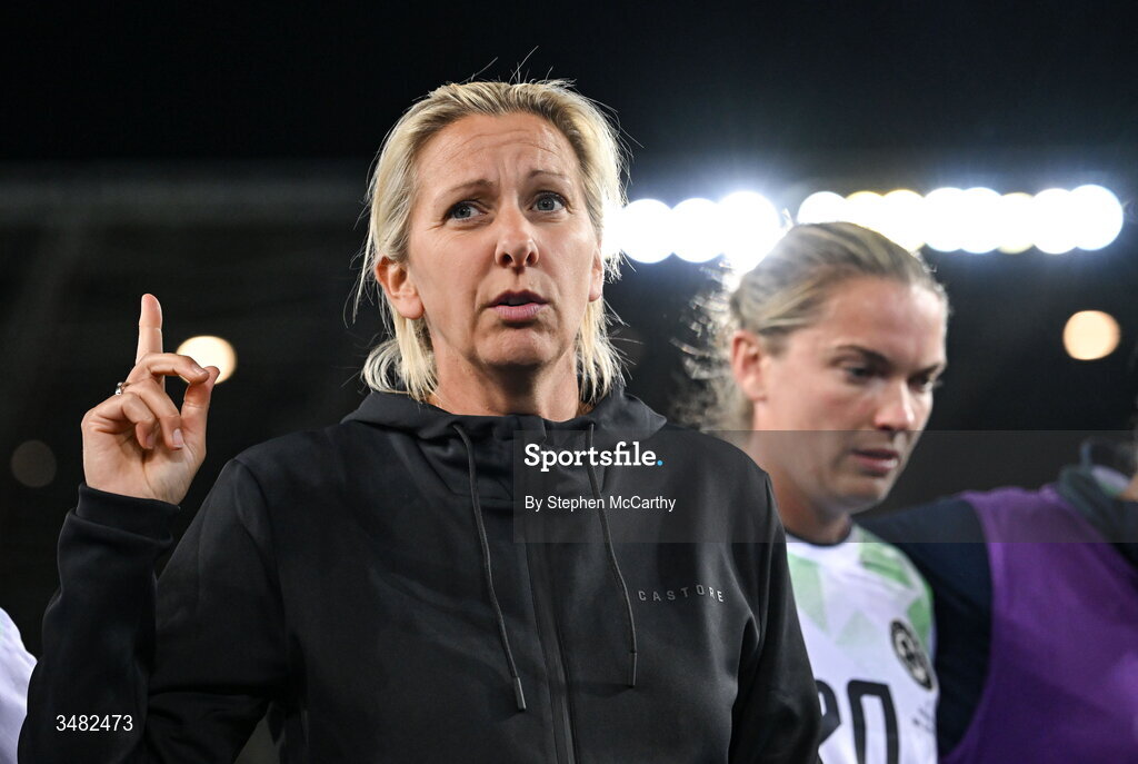 9 June 2026; Republic of Ireland head coach Carla Ward speaks to her team after the 2027 FIFA Women’s World Cup Qualifier match between France and Republic of Ireland at Stade des Alpes in Grenoble, France. Photo by Stephen McCarthy/Sportsfile