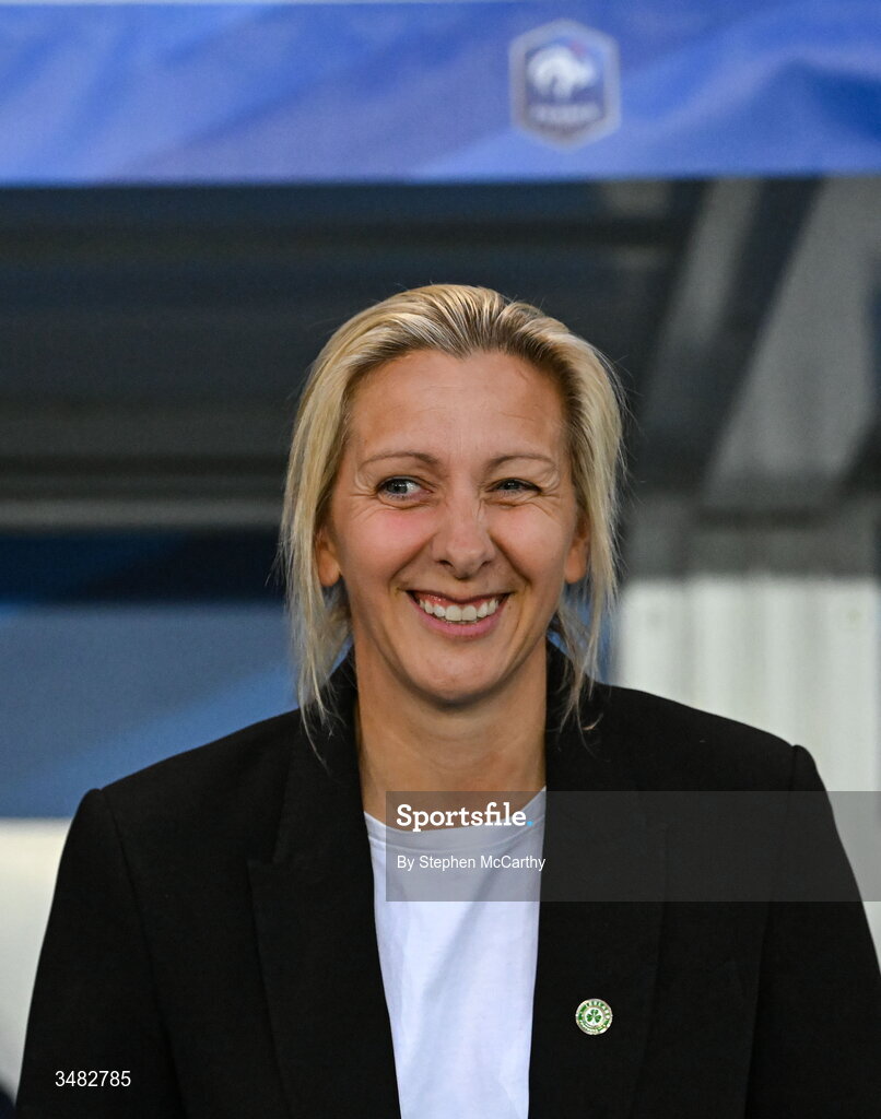 9 June 2026; Republic of Ireland head coach Carla Ward before the 2027 FIFA Women’s World Cup Qualifier match between France and Republic of Ireland at Stade des Alpes in Grenoble, France. Photo by Stephen McCarthy/Sportsfile