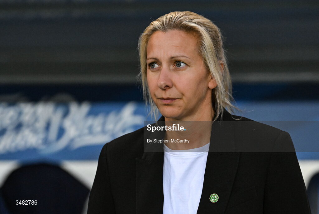9 June 2026; Republic of Ireland head coach Carla Ward before the 2027 FIFA Women’s World Cup Qualifier match between France and Republic of Ireland at Stade des Alpes in Grenoble, France. Photo by Stephen McCarthy/Sportsfile