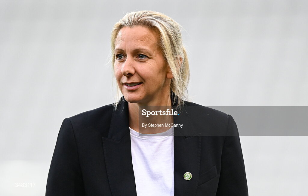 9 June 2026; Republic of Ireland head coach Carla Ward before the 2027 FIFA Women’s World Cup Qualifier match between France and Republic of Ireland at Stade des Alpes in Grenoble, France. Photo by Stephen McCarthy/Sportsfile