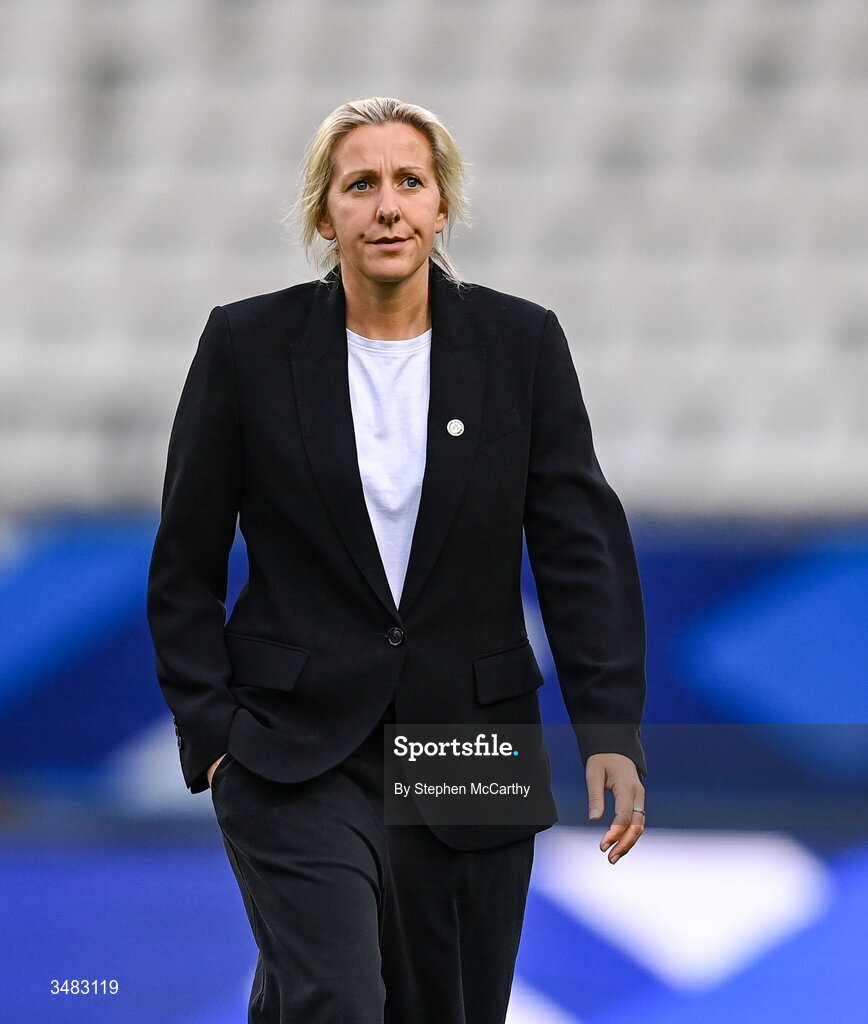 9 June 2026; Republic of Ireland head coach Carla Ward before the 2027 FIFA Women’s World Cup Qualifier match between France and Republic of Ireland at Stade des Alpes in Grenoble, France. Photo by Stephen McCarthy/Sportsfile