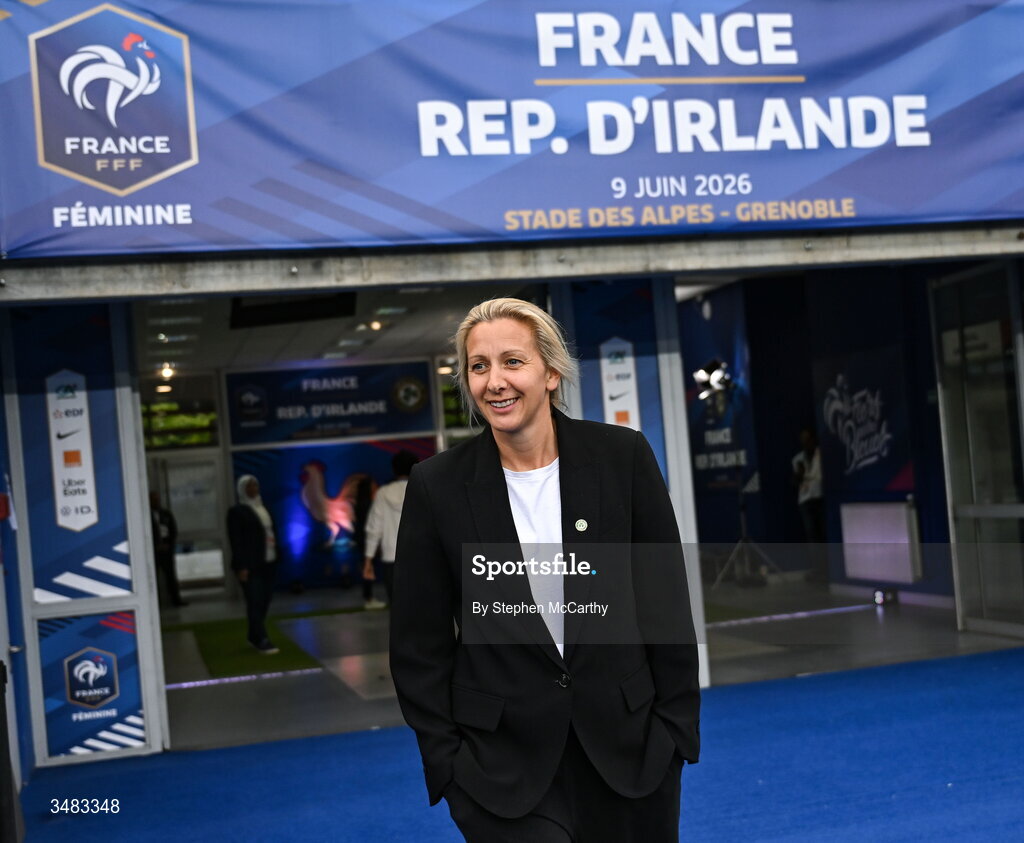 9 June 2026; Republic of Ireland head coach Carla Ward before the 2027 FIFA Women’s World Cup Qualifier match between France and Republic of Ireland at Stade des Alpes in Grenoble, France. Photo by Stephen McCarthy/Sportsfile