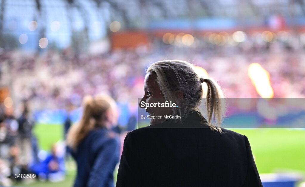 9 June 2026; Republic of Ireland head coach Carla Ward before the 2027 FIFA Women’s World Cup Qualifier match between France and Republic of Ireland at Stade des Alpes in Grenoble, France. Photo by Stephen McCarthy/Sportsfile