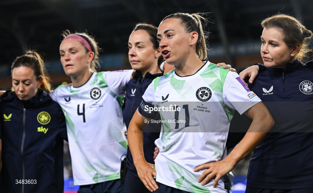 9 June 2026; Republic of Ireland's Katie McCabe with team-mates and staff, from left, assistant coach Amber Whiteley, Caitlin Hayes, lead physiotherapist Angela Kenneally and Dr Siobhan Forman, team doctor, during the 2027 FIFA Women’s World Cup Qualifier match between France and Republic of Ireland at Stade des Alpes in Grenoble, France. Photo by Stephen McCarthy/Sportsfile