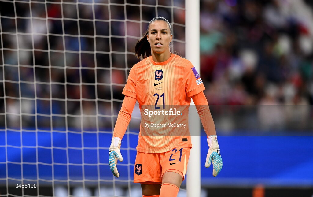 9 June 2026; France goalkeeper Constance Picaud during the 2027 FIFA Women’s World Cup Qualifier match between France and Republic of Ireland at Stade des Alpes in Grenoble, France. Photo by Stephen McCarthy/Sportsfile