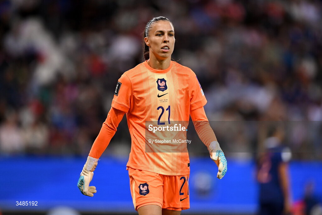 9 June 2026; France goalkeeper Constance Picaud during the 2027 FIFA Women’s World Cup Qualifier match between France and Republic of Ireland at Stade des Alpes in Grenoble, France. Photo by Stephen McCarthy/Sportsfile