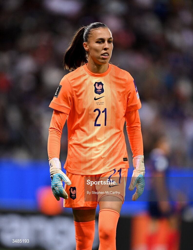 9 June 2026; France goalkeeper Constance Picaud during the 2027 FIFA Women’s World Cup Qualifier match between France and Republic of Ireland at Stade des Alpes in Grenoble, France. Photo by Stephen McCarthy/Sportsfile