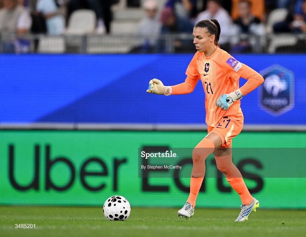 9 June 2026; France goalkeeper Constance Picaud during the 2027 FIFA Women’s World Cup Qualifier match between France and Republic of Ireland at Stade des Alpes in Grenoble, France. Photo by Stephen McCarthy/Sportsfile