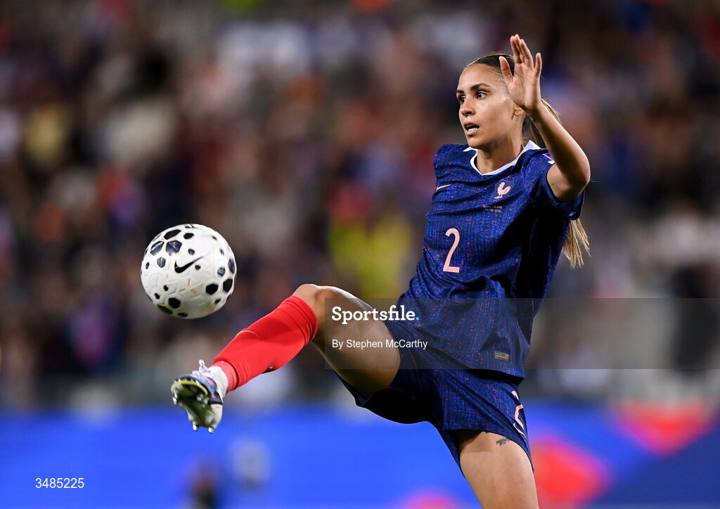 9 June 2026; Maelle Lakrar of France during the 2027 FIFA Women’s World Cup Qualifier match between France and Republic of Ireland at Stade des Alpes in Grenoble, France. Photo by Stephen McCarthy/Sportsfile