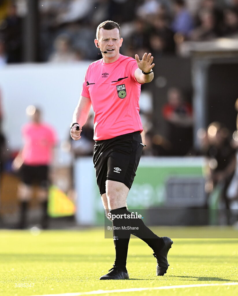 29 May 2026; Referee Oliver Moran during the SSE Airtricity Men’s Premier Division match between Dundalk and Derry City at Oriel Park in Dundalk, Louth. Photo by Ben McShane/Sportsfile