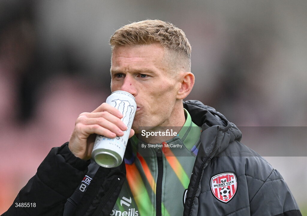 12 June 2026; James McClean of Derry City holds a can of Monster enegry drink before the SSE Airtricity Men’s Premier Division match between Derry City and Bohemians at Find Insurance Celtic Park in Derry. Photo by Stephen McCarthy/Sportsfile
