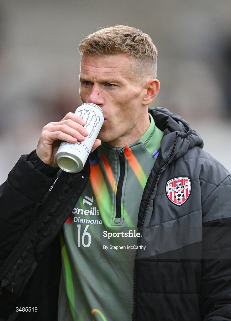 12 June 2026; James McClean of Derry City holds a can of Monster enegry drink before the SSE Airtricity Men’s Premier Division match between Derry City and Bohemians at Find Insurance Celtic Park in Derry. Photo by Stephen McCarthy/Sportsfile