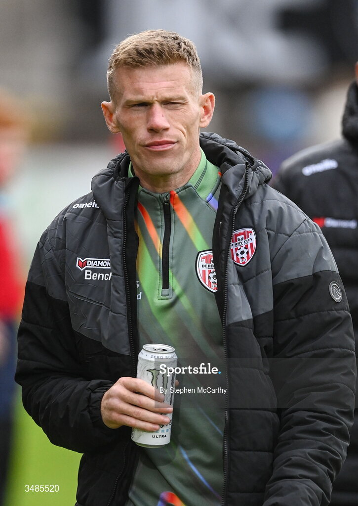 12 June 2026; James McClean of Derry City holds a can of Monster enegry drink before the SSE Airtricity Men’s Premier Division match between Derry City and Bohemians at Find Insurance Celtic Park in Derry. Photo by Stephen McCarthy/Sportsfile