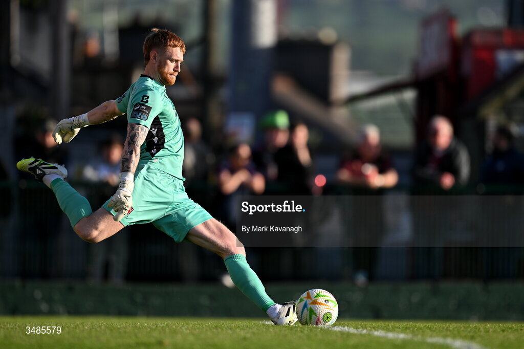 12 June 2026; Dundalk goalkeeper Enda Minogue in action during the SSE Airtricity Men’s Premier Division match between Galway United and Dundalk at Turner's Cross Stadium in Cork. Photo by Mark Kavanagh/Sportsfile