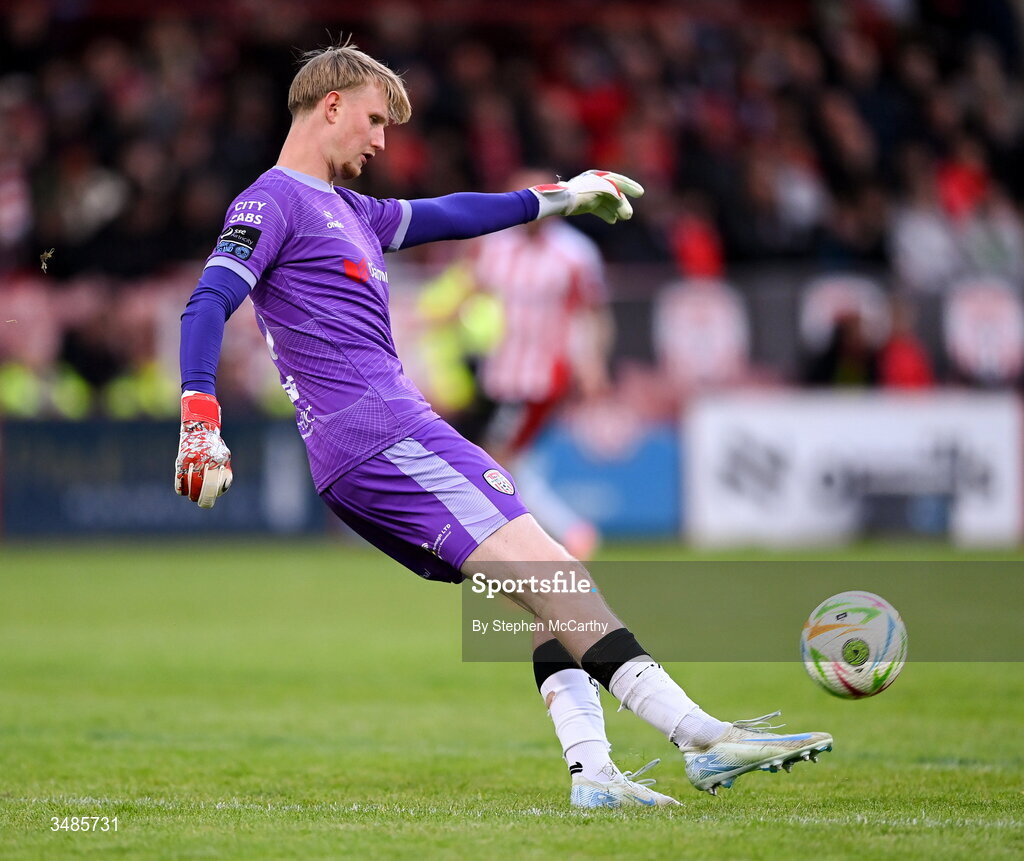 12 June 2026; Derry City goalkeeper Eddie Beach during the SSE Airtricity Men’s Premier Division match between Derry City and Bohemians at Find Insurance Celtic Park in Derry. Photo by Stephen McCarthy/Sportsfile