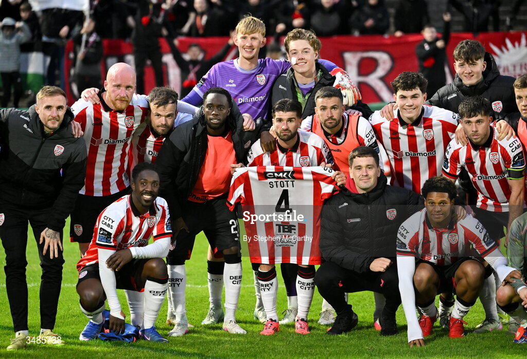 12 June 2026; Derry City players pose for a photograph while holding up a jersey belong to team-mate Jamie Stott after the SSE Airtricity Men’s Premier Division match between Derry City and Bohemians at Find Insurance Celtic Park in Derry. Photo by Stephen McCarthy/Sportsfile