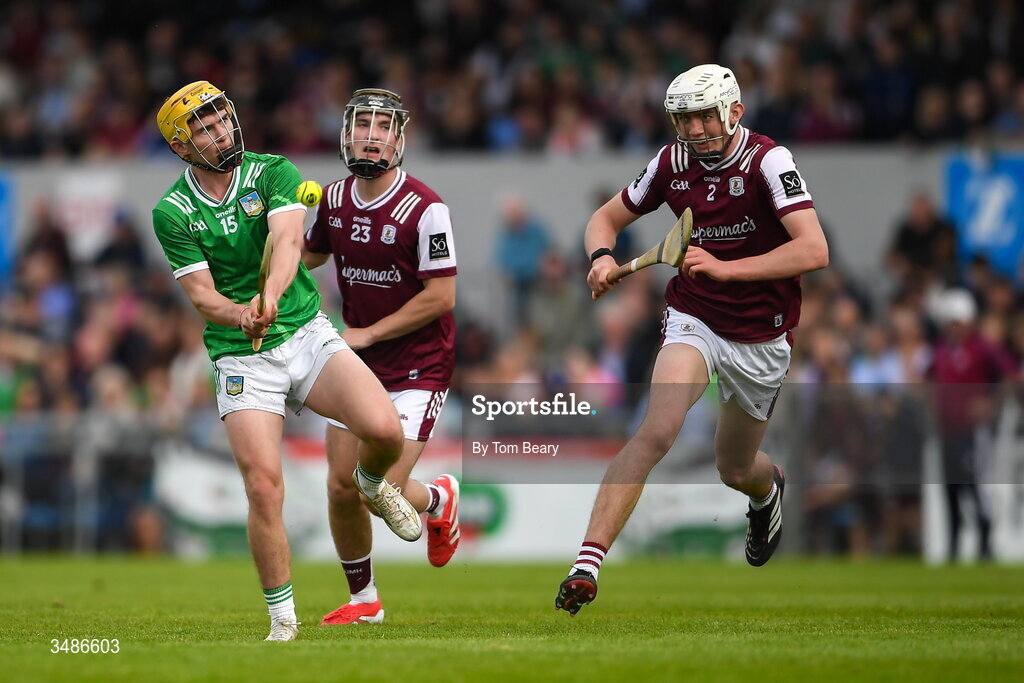 13 June 2026; Rian Horgan of Limerick scores a point despite the attention of Dáithí Dillon, left and Jack Cahill of Galway during the Electric Ireland All-Ireland Minor Hurling Championship semi-final match between Galway and Limerick at Zimmer Biomet Páirc Chíosóg in Ennis, Clare. Photo by Tom Beary/Sportsfile