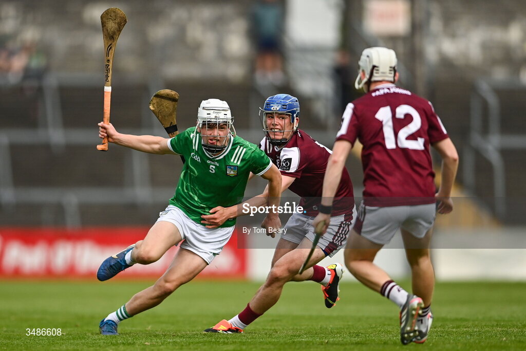 13 June 2026; John O'Riordan of Limerick in action against Gus Lohan of Galway during the Electric Ireland All-Ireland Minor Hurling Championship semi-final match between Galway and Limerick at Zimmer Biomet Páirc Chíosóg in Ennis, Clare. Photo by Tom Beary/Sportsfile