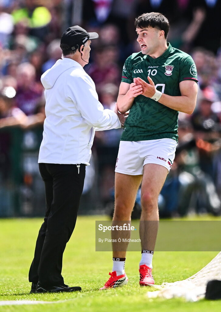 14 June 2026; Kevin O'Sullivan of Westmeath appeals to an umpire for a '45 during the GAA Football All-Ireland Senior Championship Round 2A match between Galway and Westmeath at Pearse Stadium in Salthill, Galway. Photo by Piaras Ó Mídheach/Sportsfile