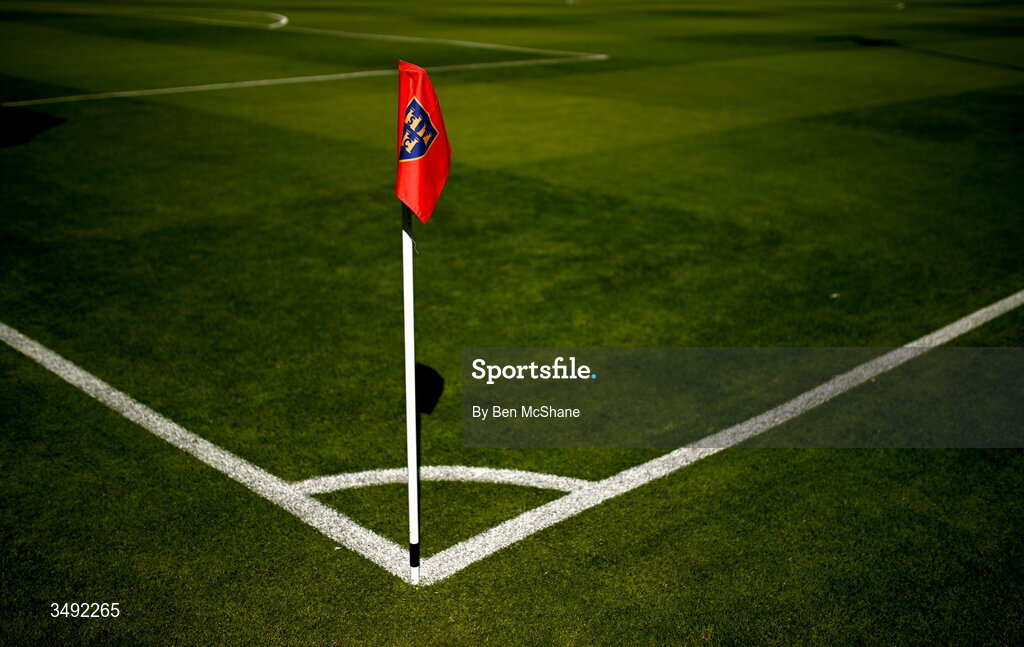 22 June 2026; A general view of a Shelbourne branded corner flag before the SSE Airtricity Men’s Premier Division match between Shelbourne and Bohemians at Tolka Park in Dublin. Photo by Ben McShane/Sportsfile