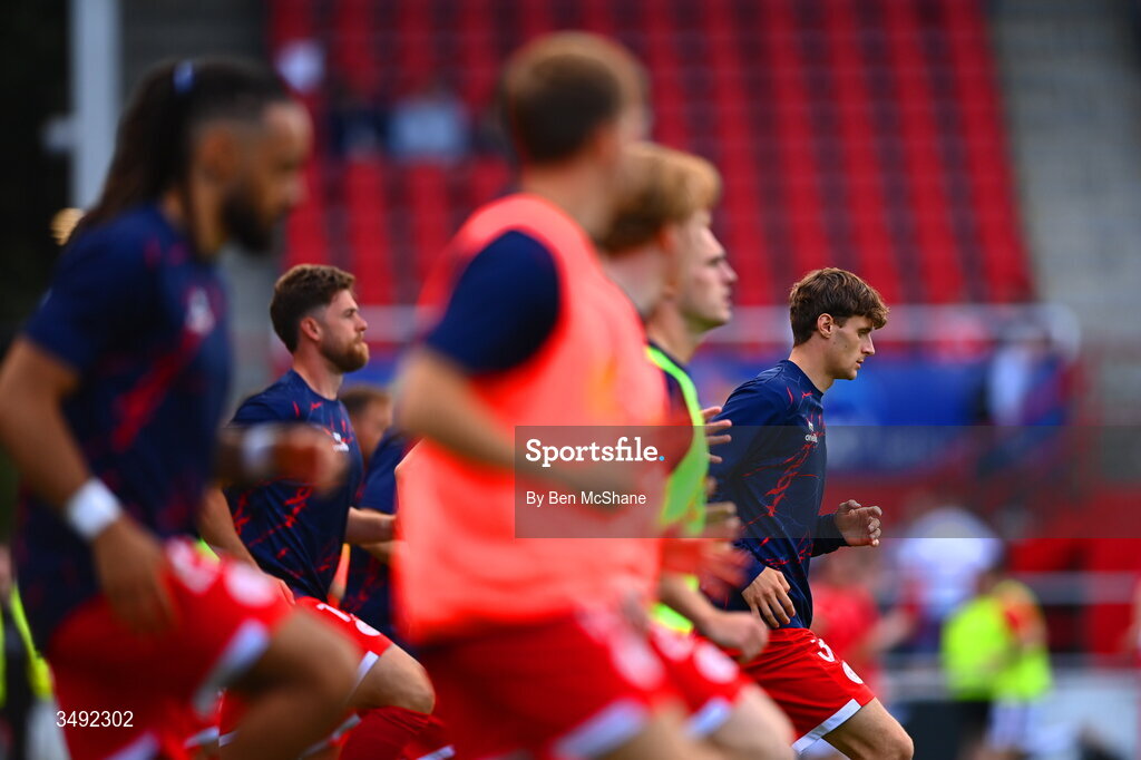 22 June 2026; Will Jarvis of Shelbourne warms up with his teammates before the SSE Airtricity Men’s Premier Division match between Shelbourne and Bohemians at Tolka Park in Dublin. Photo by Ben McShane/Sportsfile